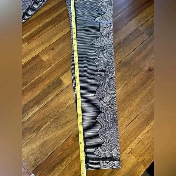 Lululemon Dottie tribe legging - Picture 9 of 9